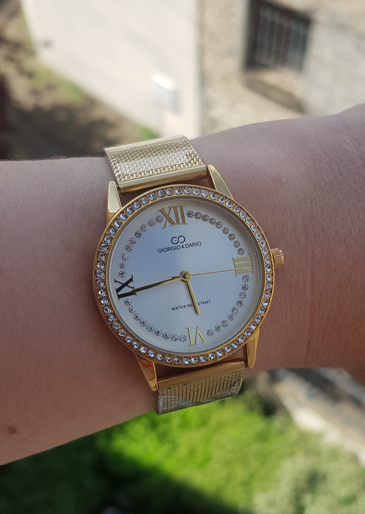 Montre Chloé doré fond blanc