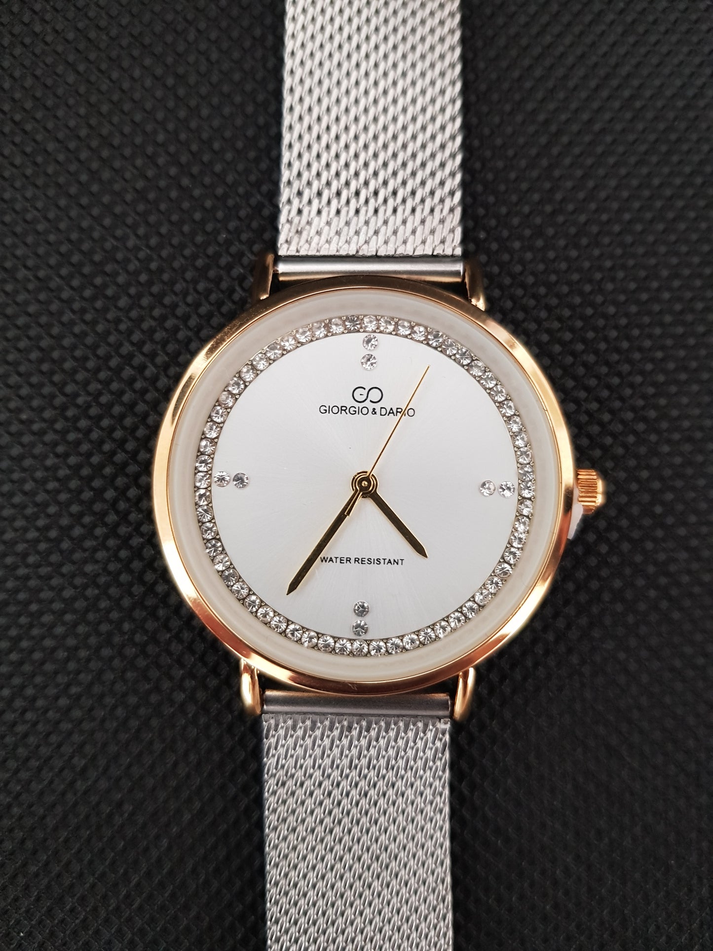 Montre Chloé argené fond blanc