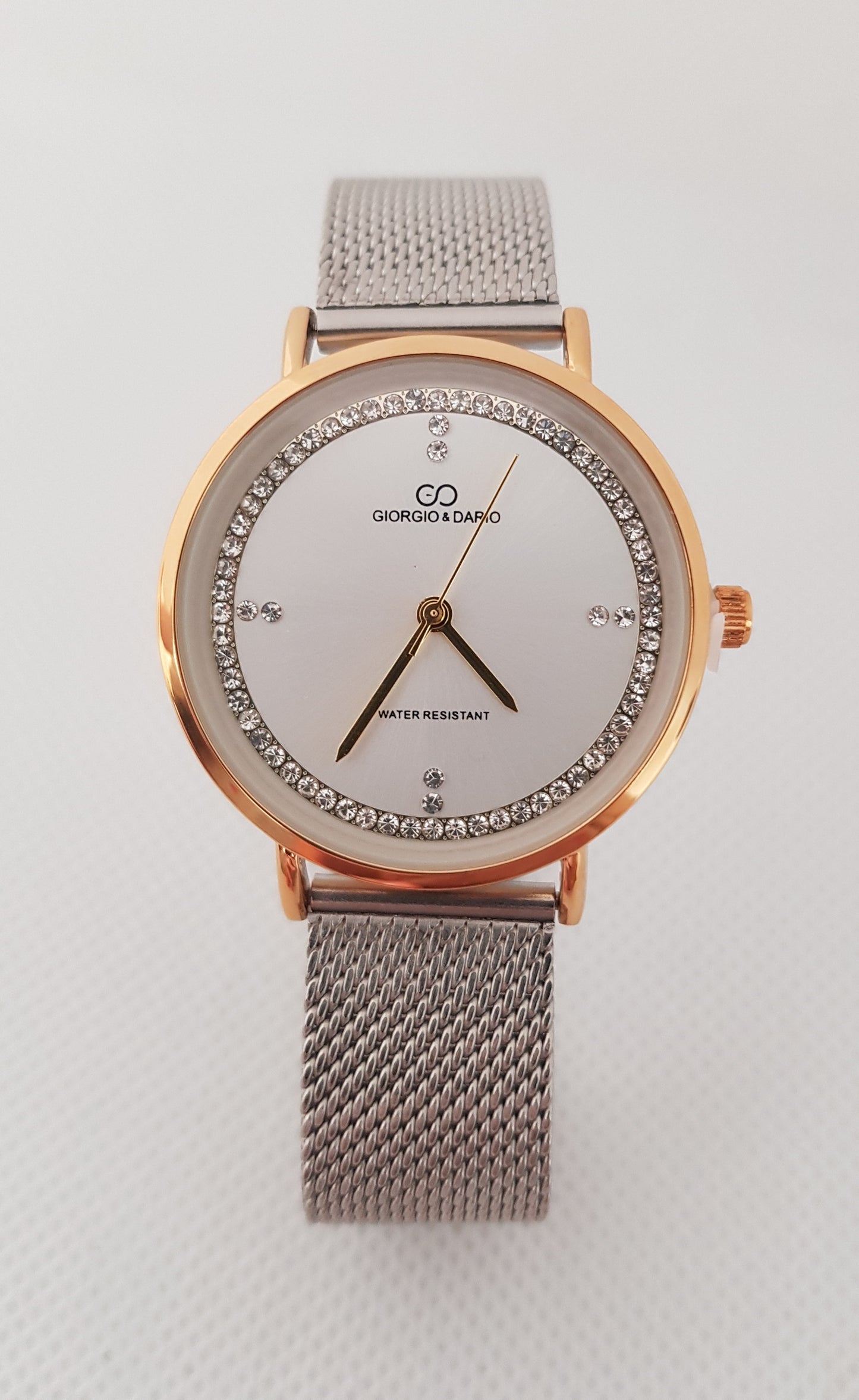 Montre Chloé argené fond blanc