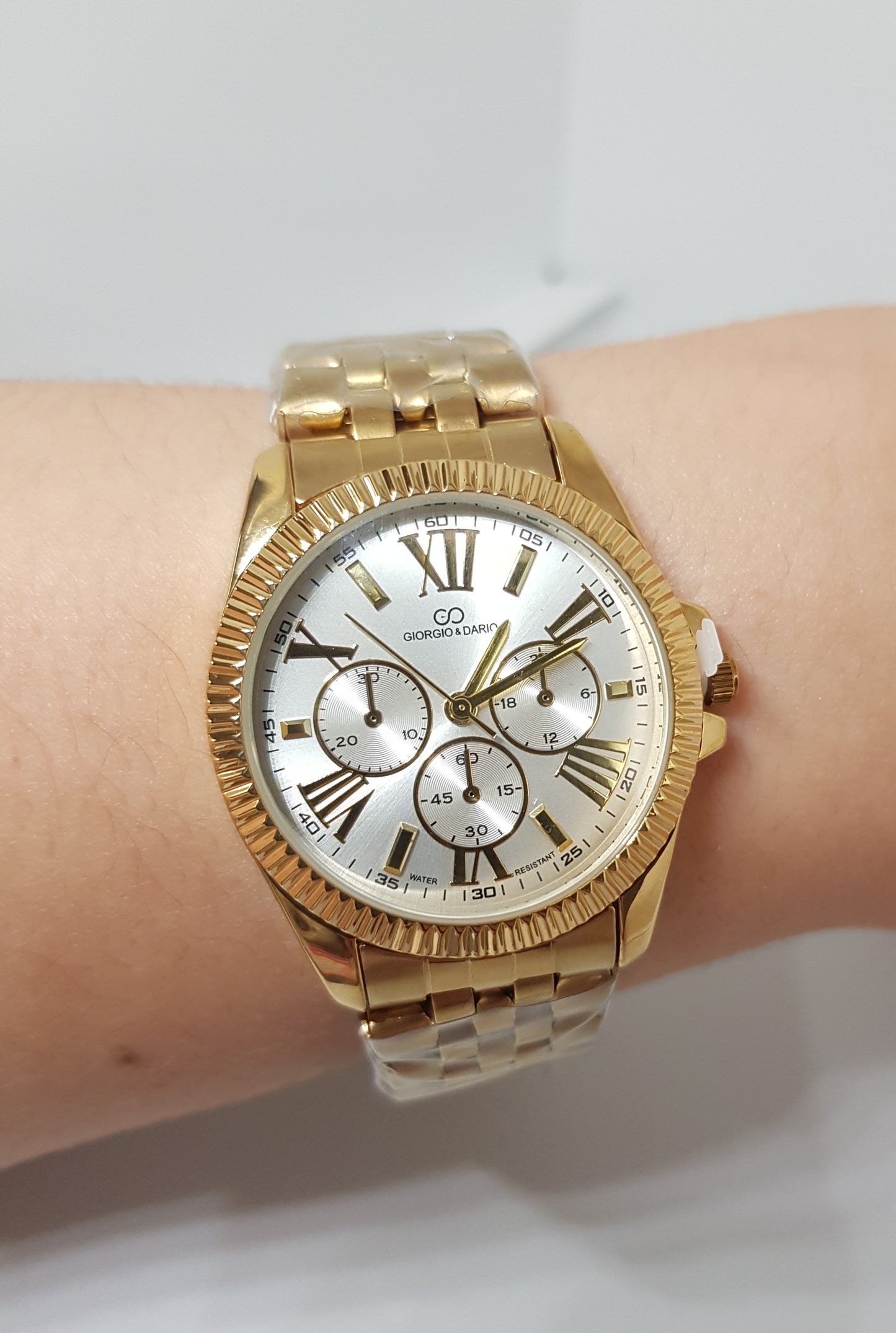 Montre Diva doré fond blanc