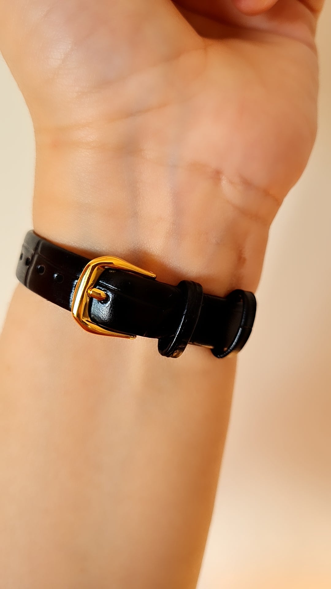 Montre Slim noire fond noire