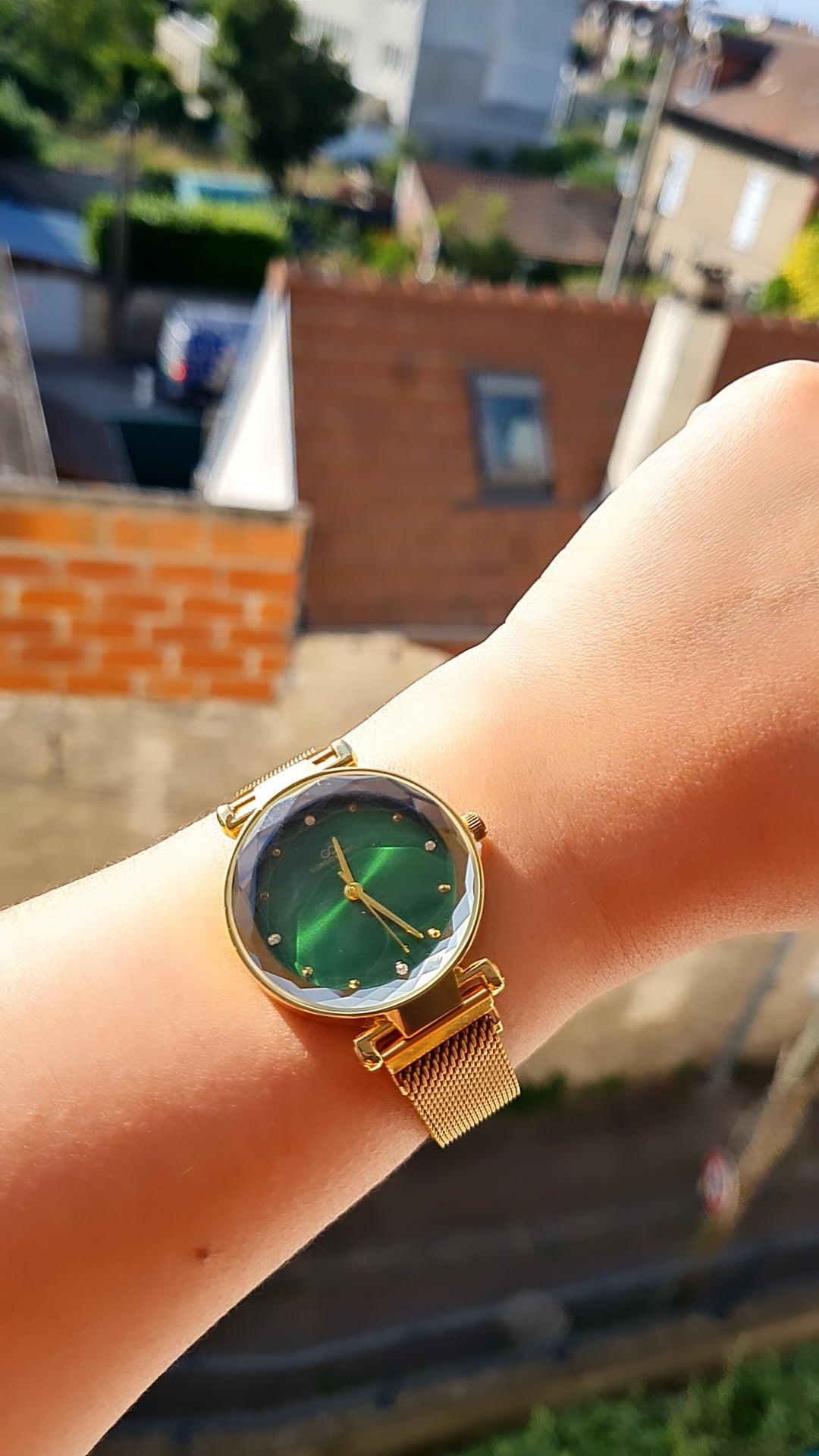 Montre Éclat doré fond vert