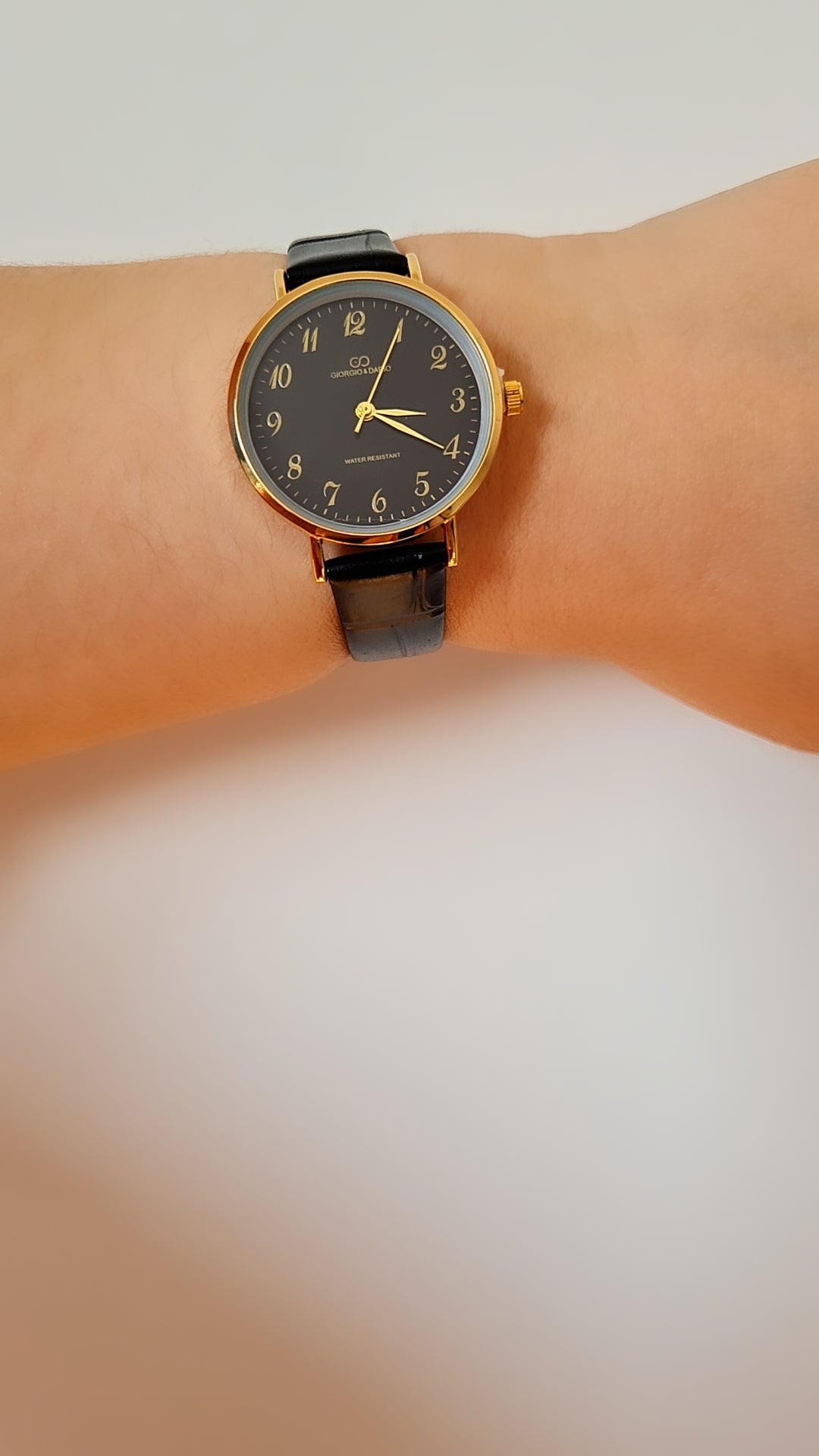 Montre Slim noire fond noire