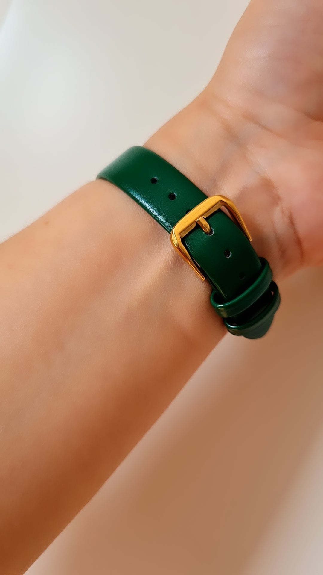 Montre Slim vert fond vert