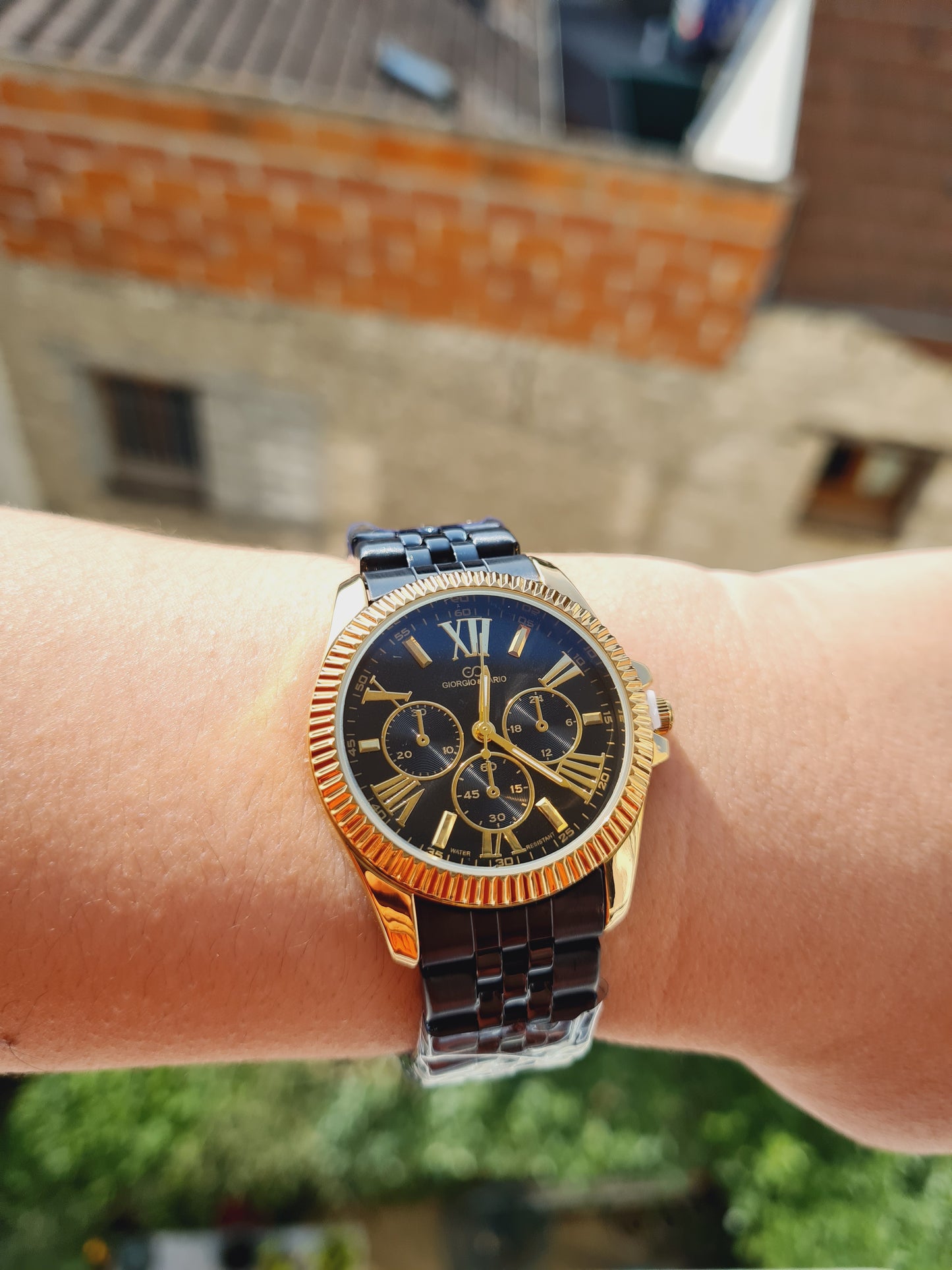 Montre Diva noire doré fond noire