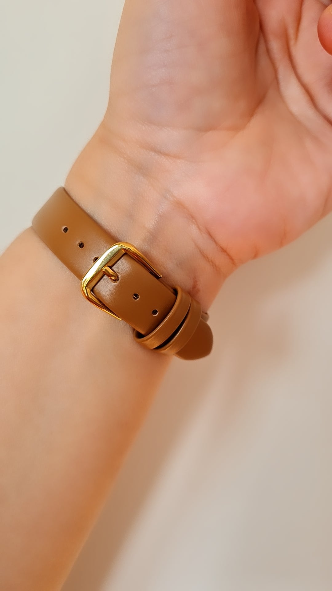 Montre Slim marron fond marron