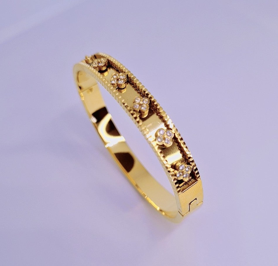 Bracelet Trèfles Cristaux Intégrés Acier Inoxydable plaqué Or 18k 12g