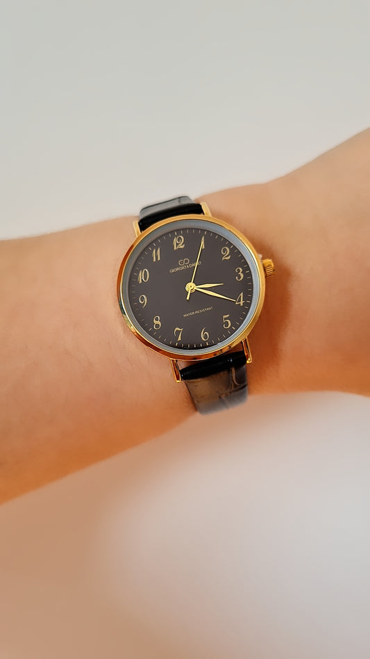 Montre Slim noire fond noire