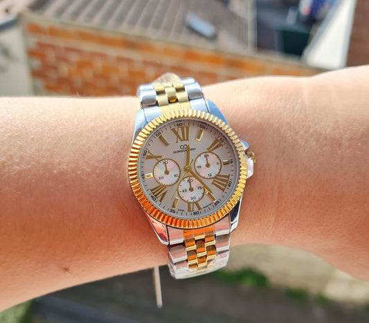 Montre Diva doré argenté fond blanc