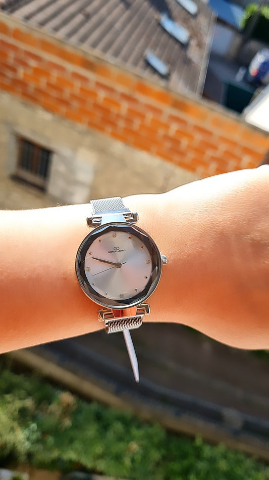 Montre Éclat argenté fond blanc
