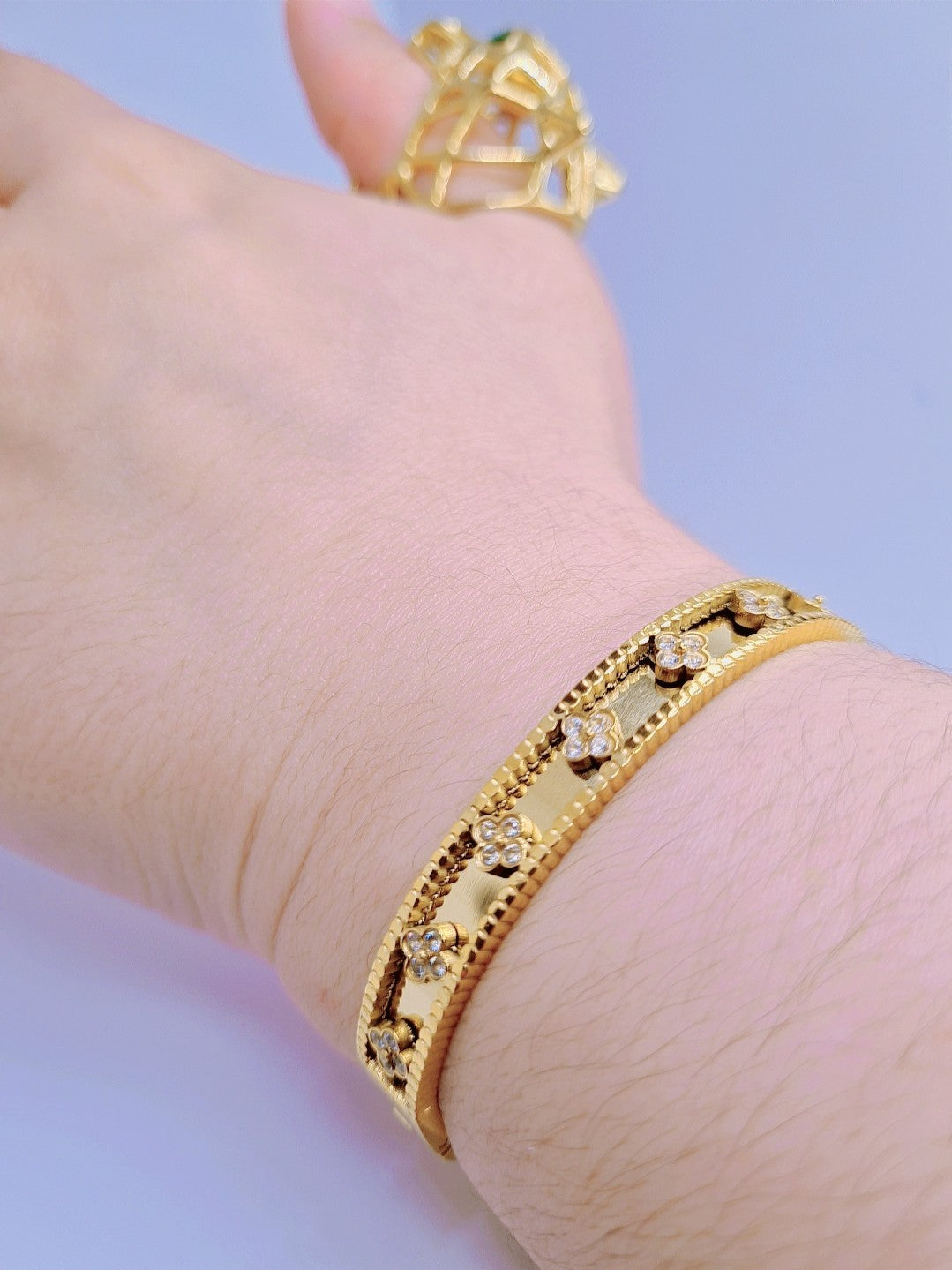 Bracelet Trèfles Cristaux Intégrés Acier Inoxydable plaqué Or 18k 12g